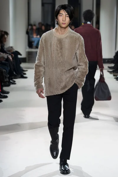 Look 8